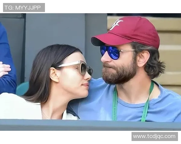 足球明星妻子携手出海度假享受浪漫时光尽显奢华生活方式 足球明星妻子携手出海度假享受浪漫时光尽显奢华生活方式